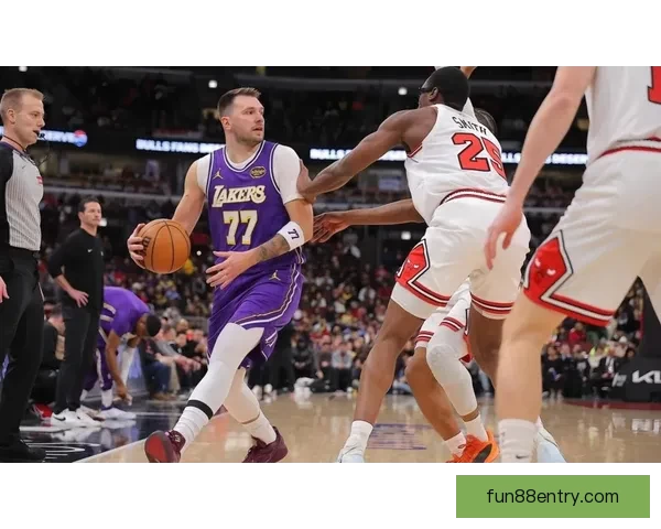 湖人连创奇迹压制东契奇里夫斯名嘴呼唤詹姆斯展现传奇实力